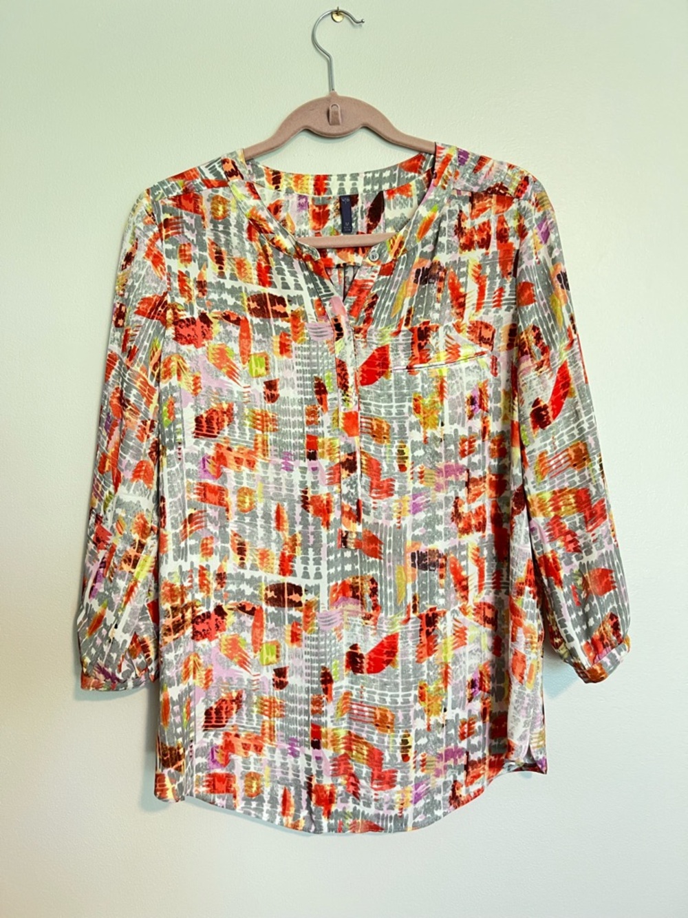 NYDJ Abstract Print V-Neck Blouse in Gray, Red, Pink, Orange